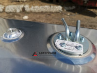 Топливозаборник (забор/обратка) и отверстие сапуна (воздушный клапан)